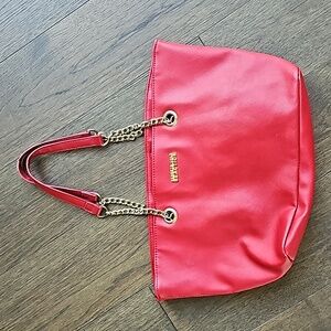 KENNETH COLE REACTION